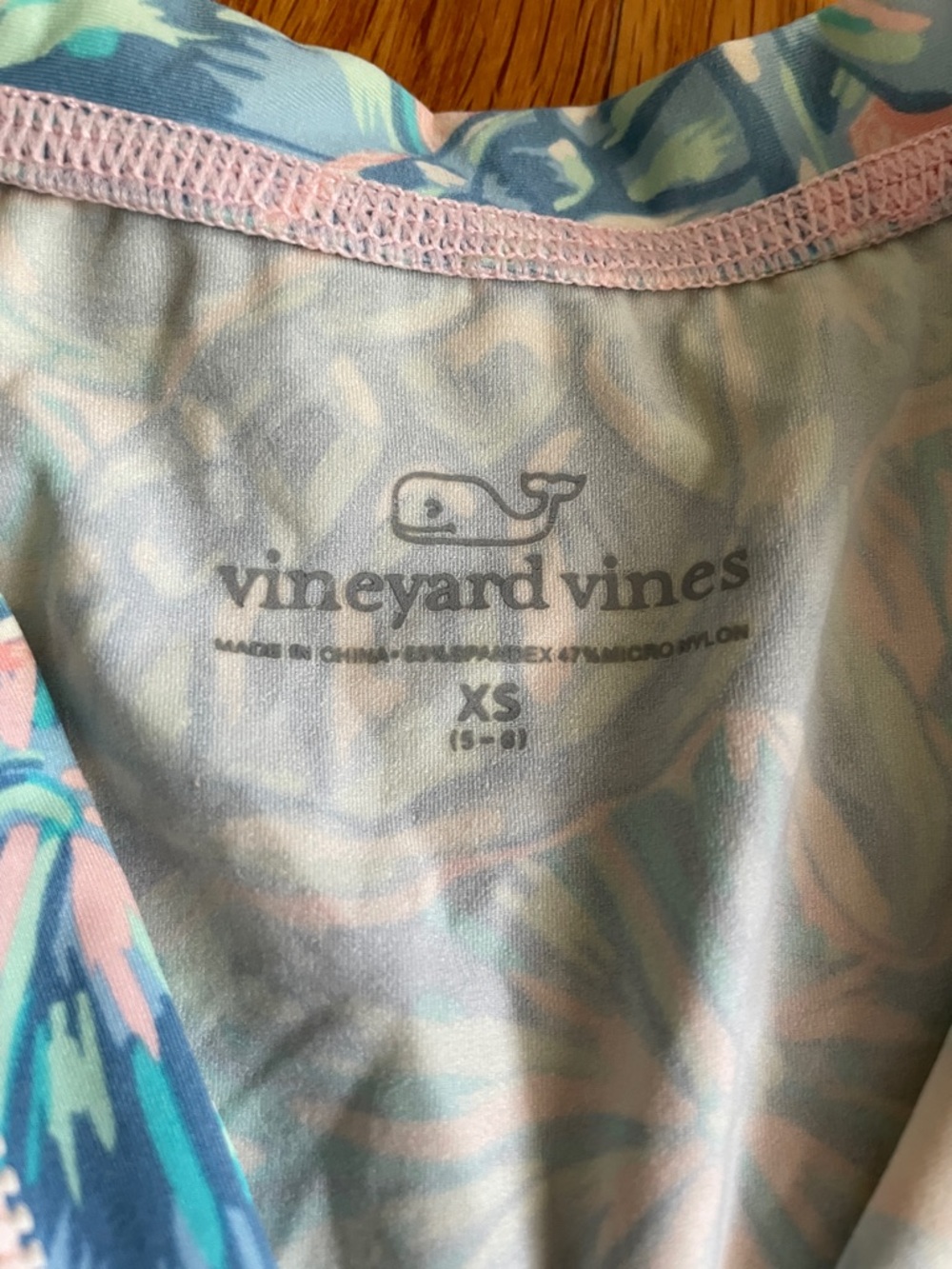 Vineyard Vines Rashguard - Picture 4 of 4